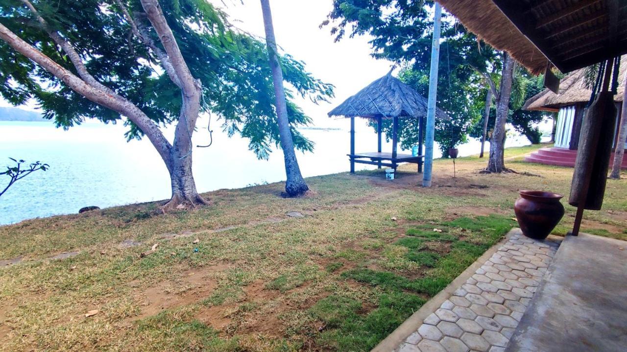 Khabita Beach Resort Lembar  Ngoại thất bức ảnh